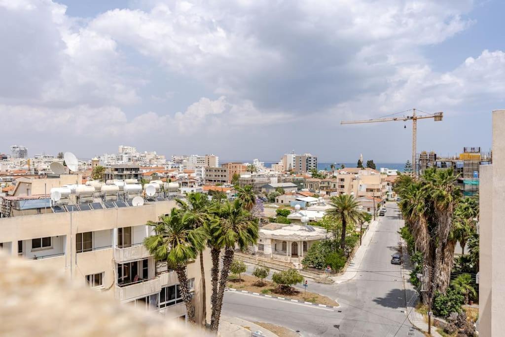 Carisa Downtown With Rooftop Pool Ларнака Экстерьер фото
