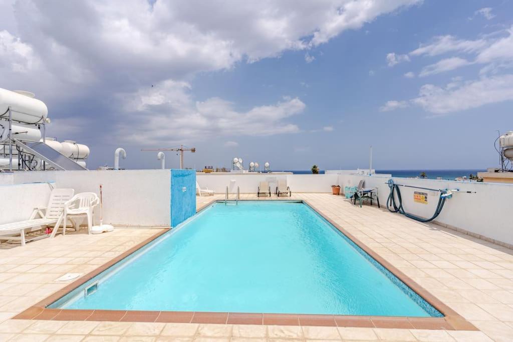 Carisa Downtown With Rooftop Pool Ларнака Экстерьер фото